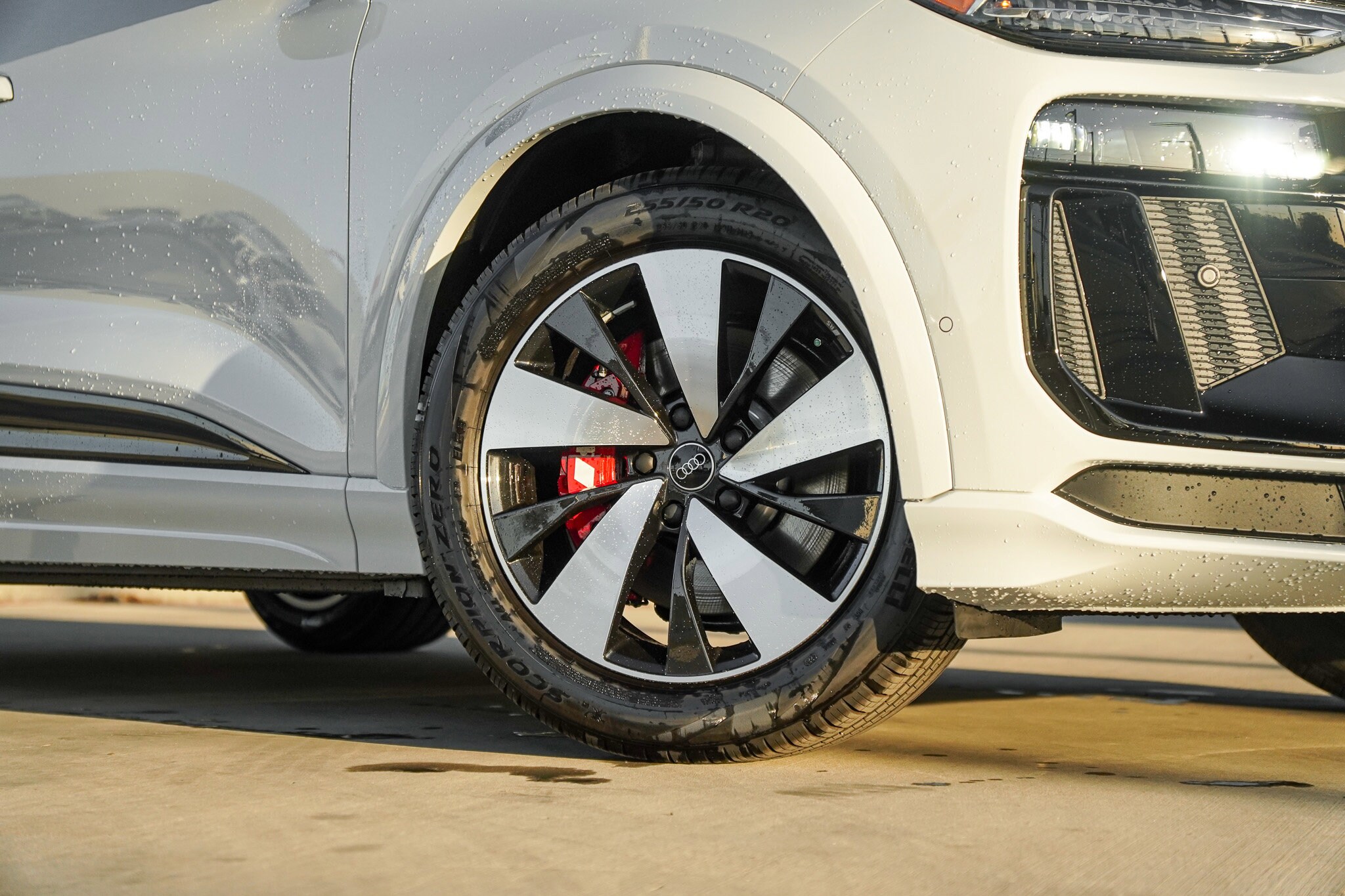 2025 Audi SQ6 photo 2
