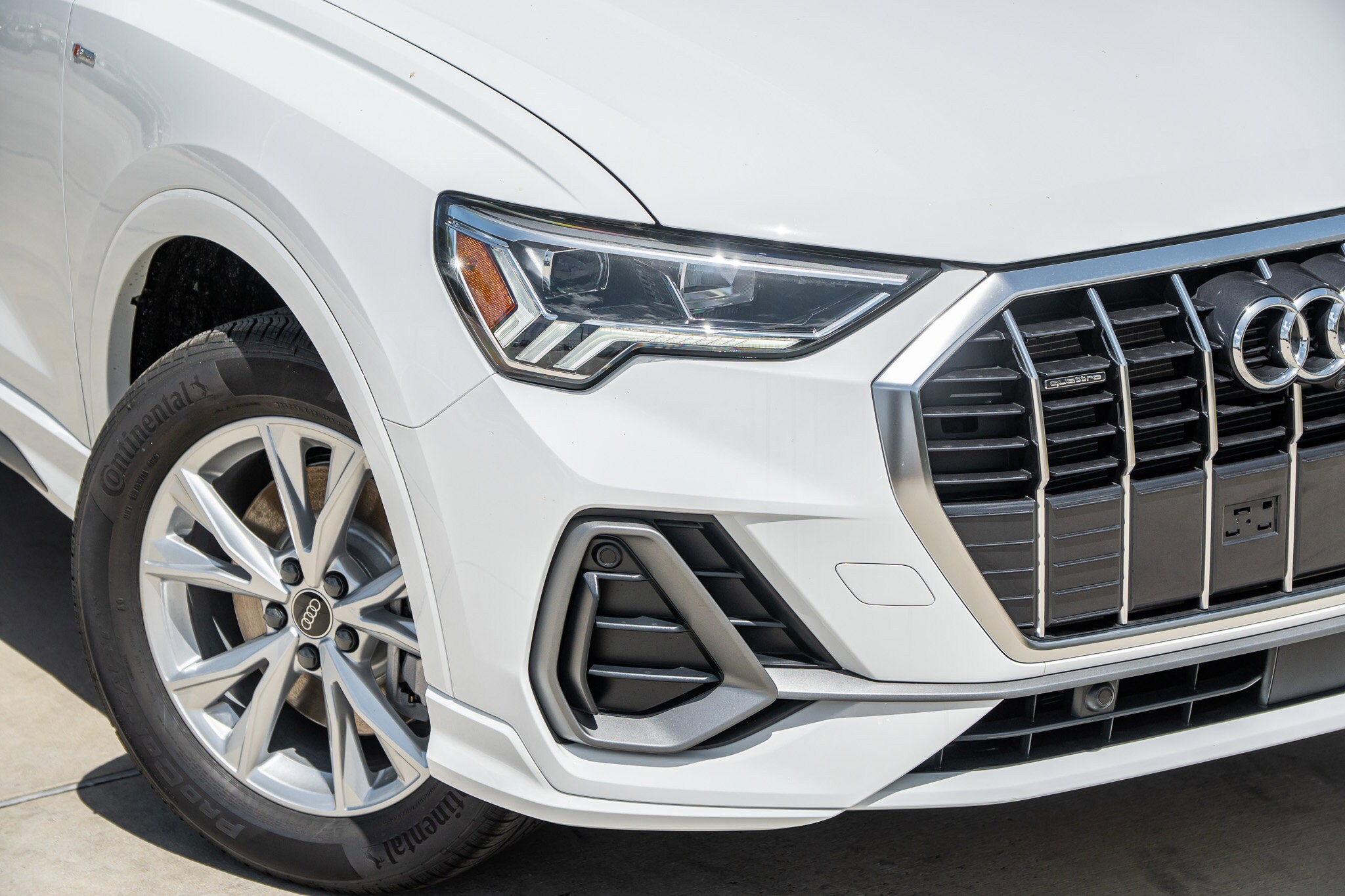 2025 Audi Q3 S line Premium Plus photo 3