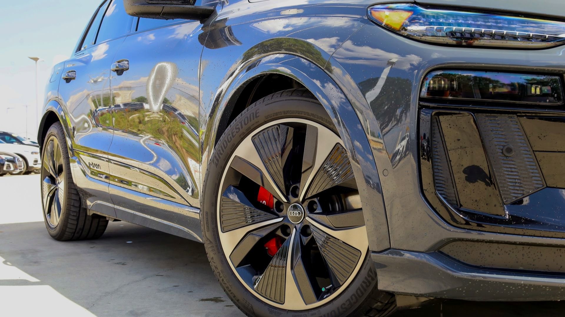 2025 Audi SQ6 photo 2
