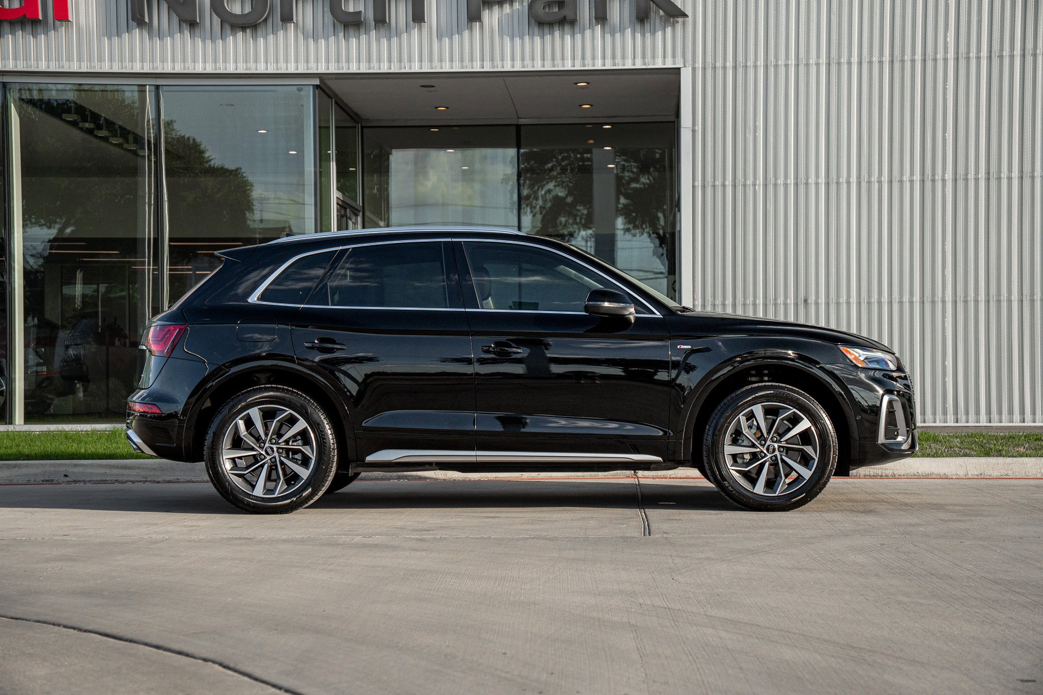 2023 Audi Q5 S line Premium Prestige photo 3