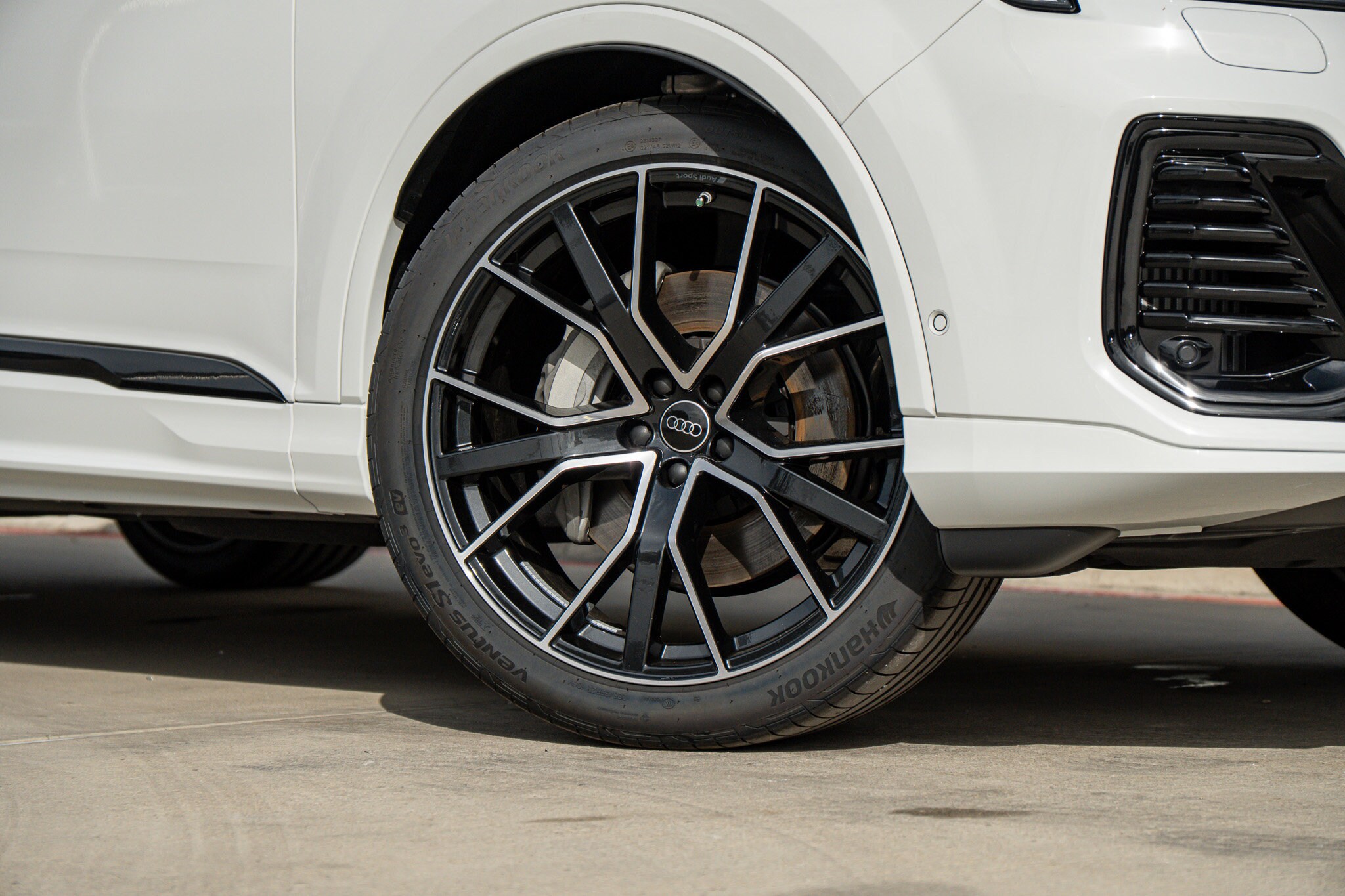 2025 Audi Q7 55 Prestige photo 2