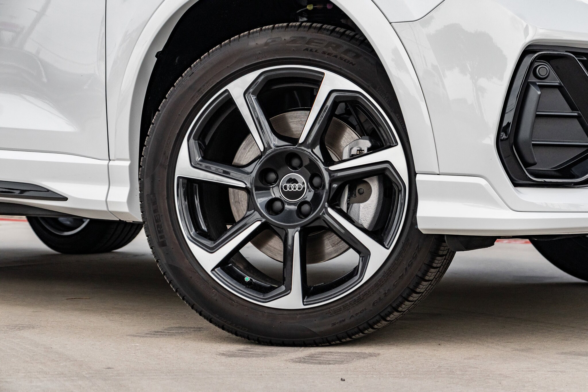 2025 Audi Q3 S line Premium Plus photo 3