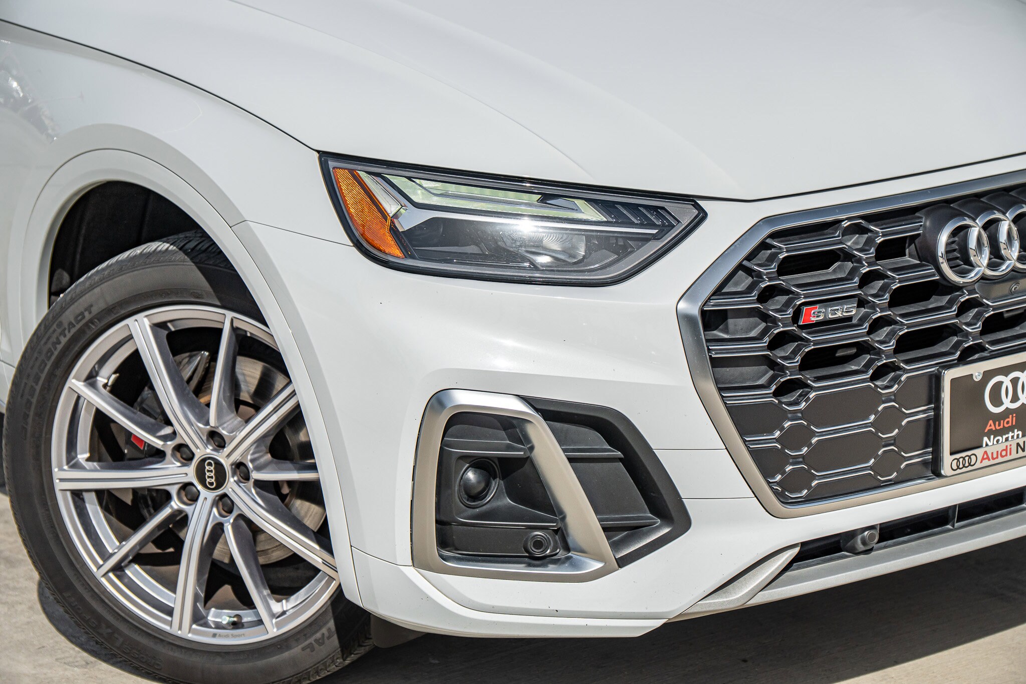 2023 Audi SQ5 Premium Plus photo 2