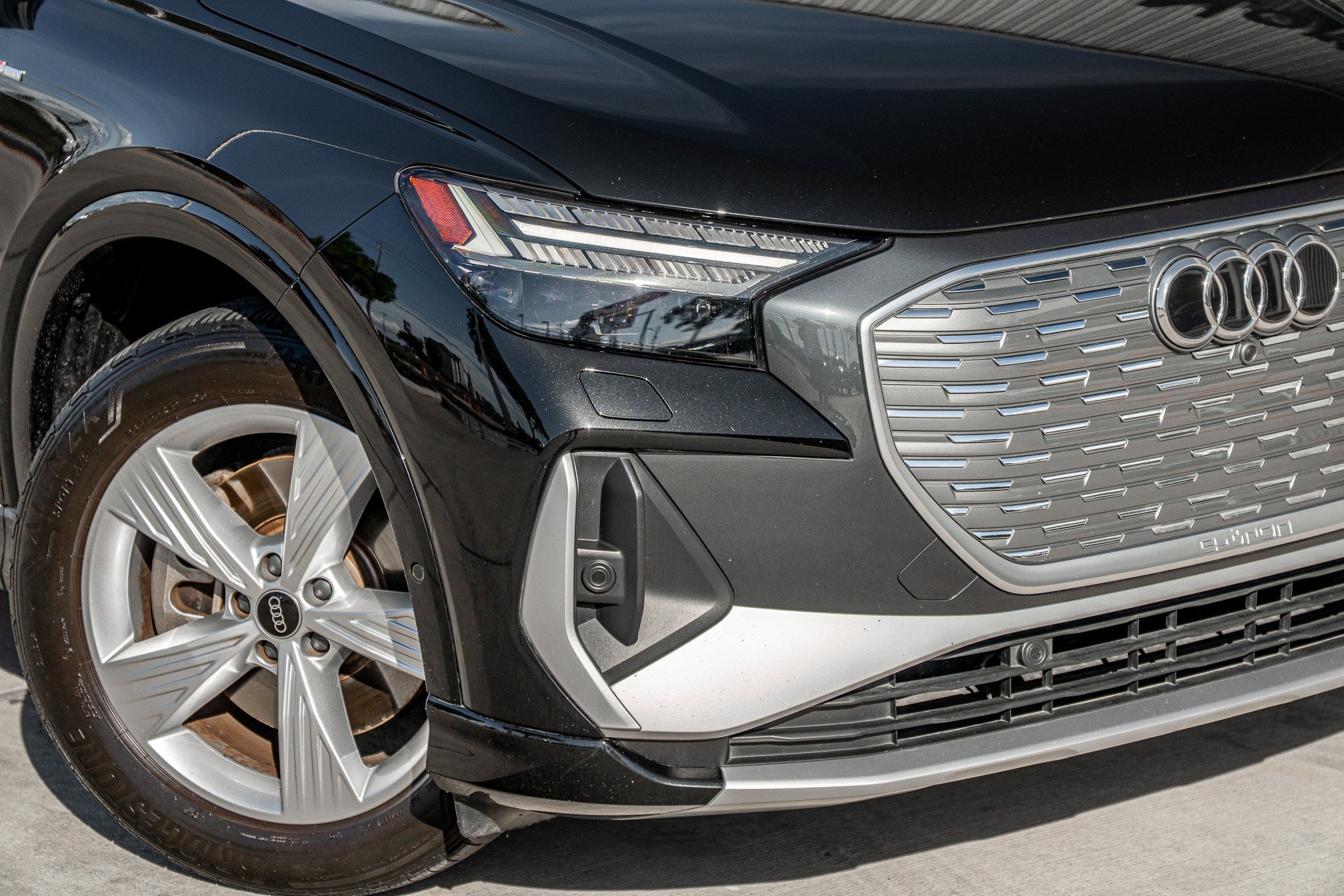 2024 Audi Q4 E-tron Prestige photo 2