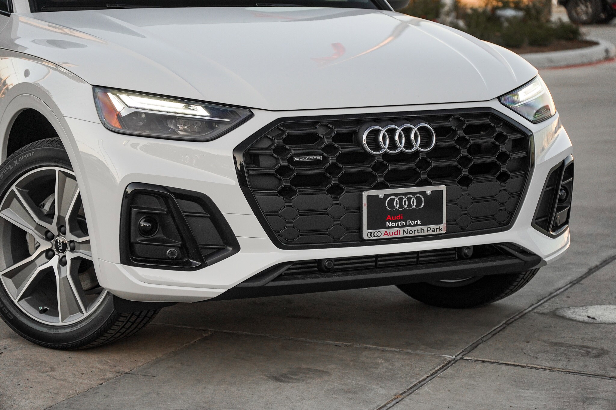 2025 Audi Q5 S line Premium photo 3
