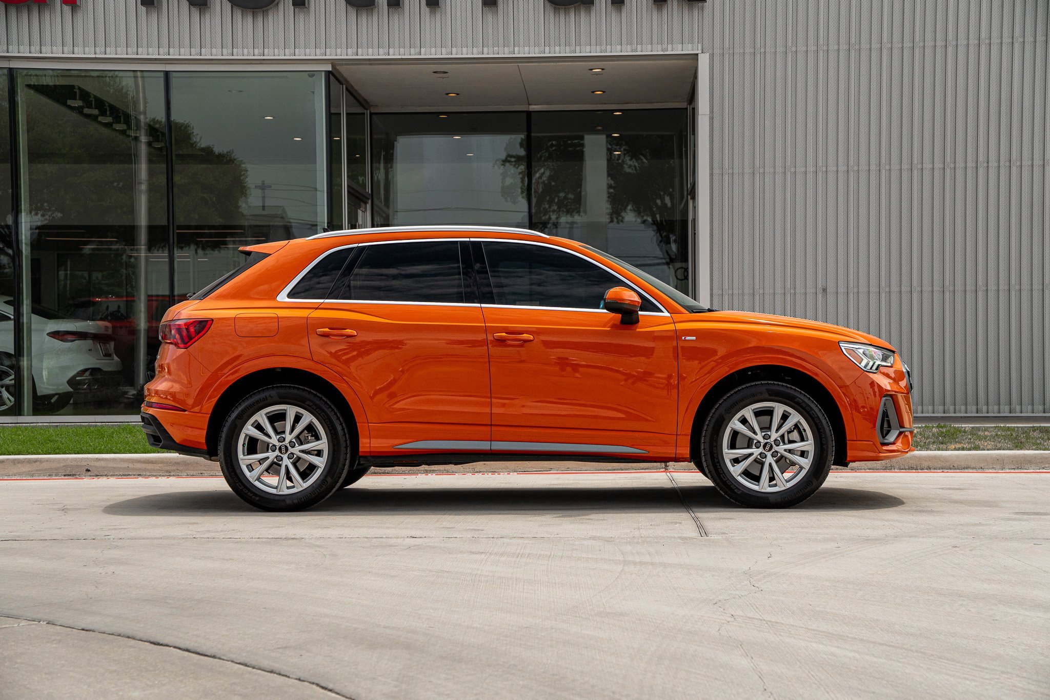 2024 Audi Q3 S line Premium Plus photo 3