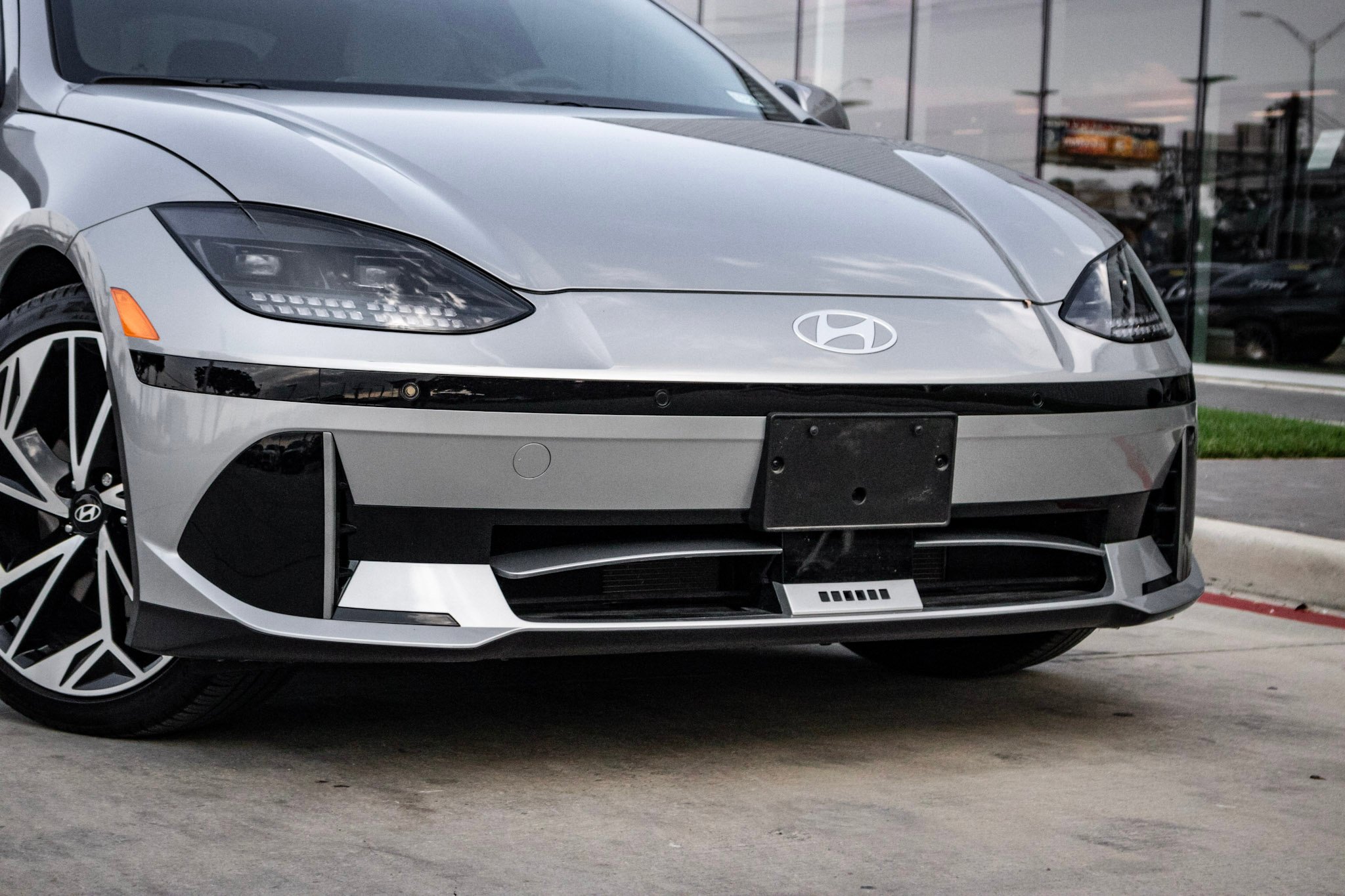 2025 Hyundai Ioniq 6 SEL photo 2