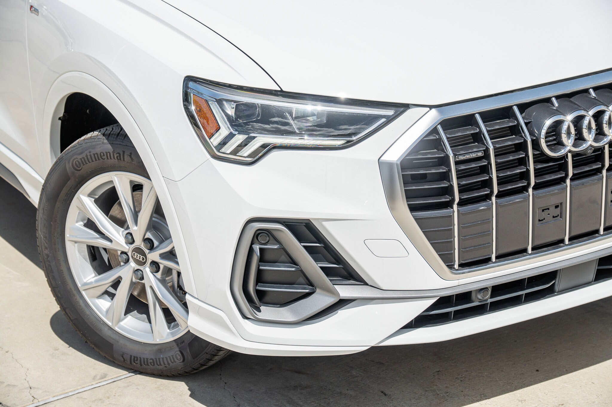 2025 Audi Q3 S line Premium Plus photo 3