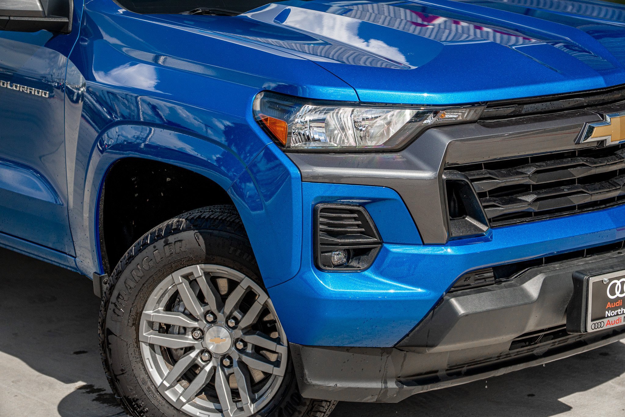 2024 Chevrolet Colorado LT photo 3