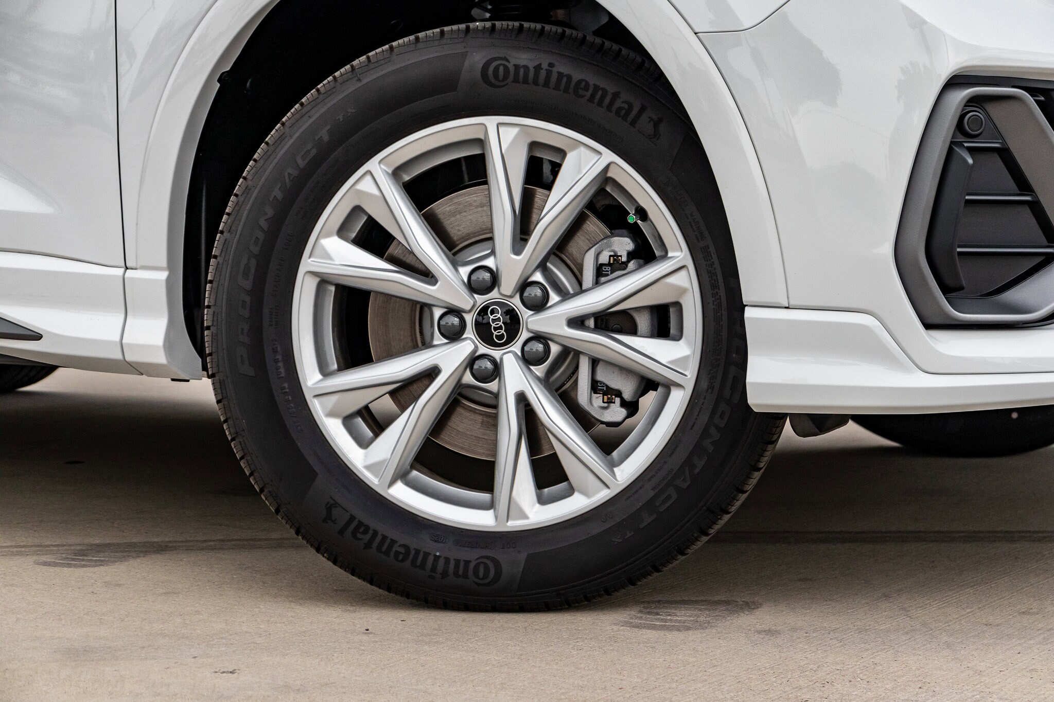 2025 Audi Q3 S line Premium Plus photo 3