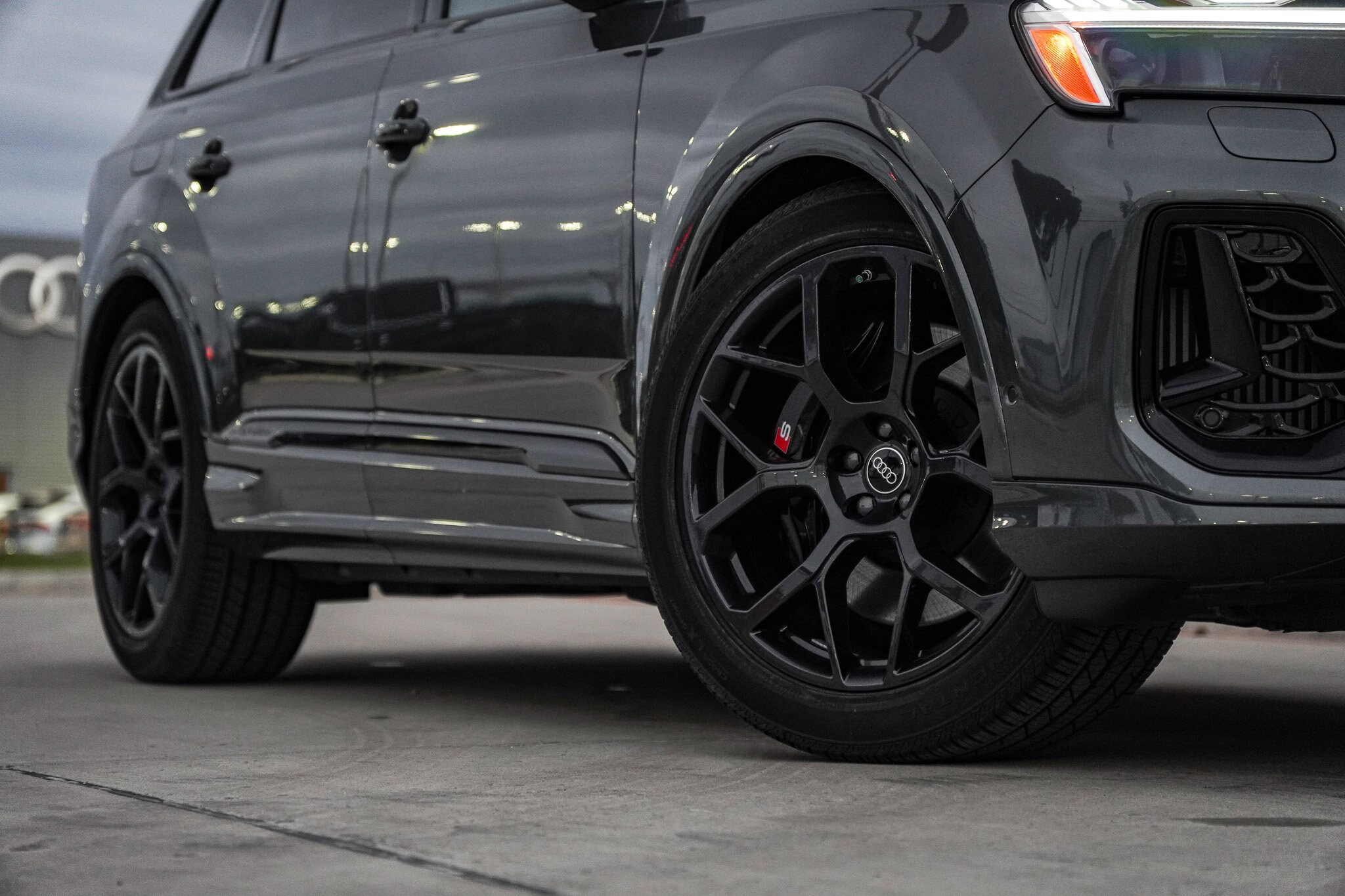 2025 Audi SQ7 Premium Plus photo 2