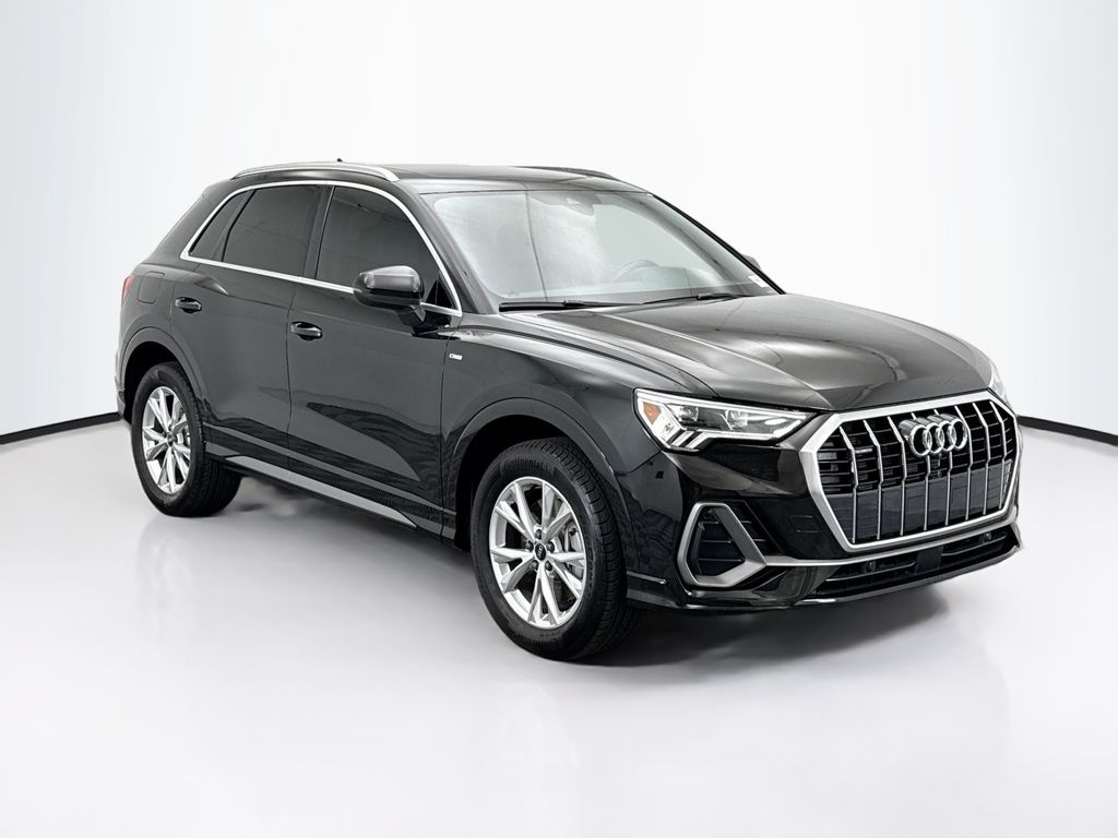 2023 Audi Q3 45 TFSI S line Premium photo 3
