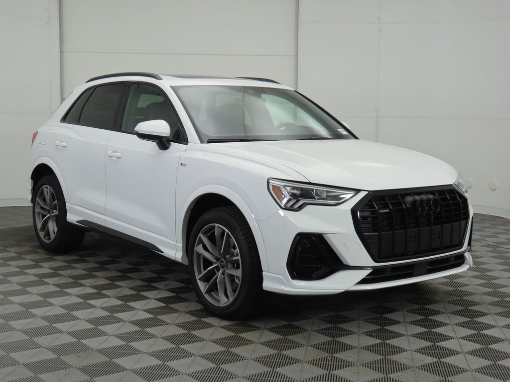 2025 Audi Q3 45 TFSI S line Premium photo 3