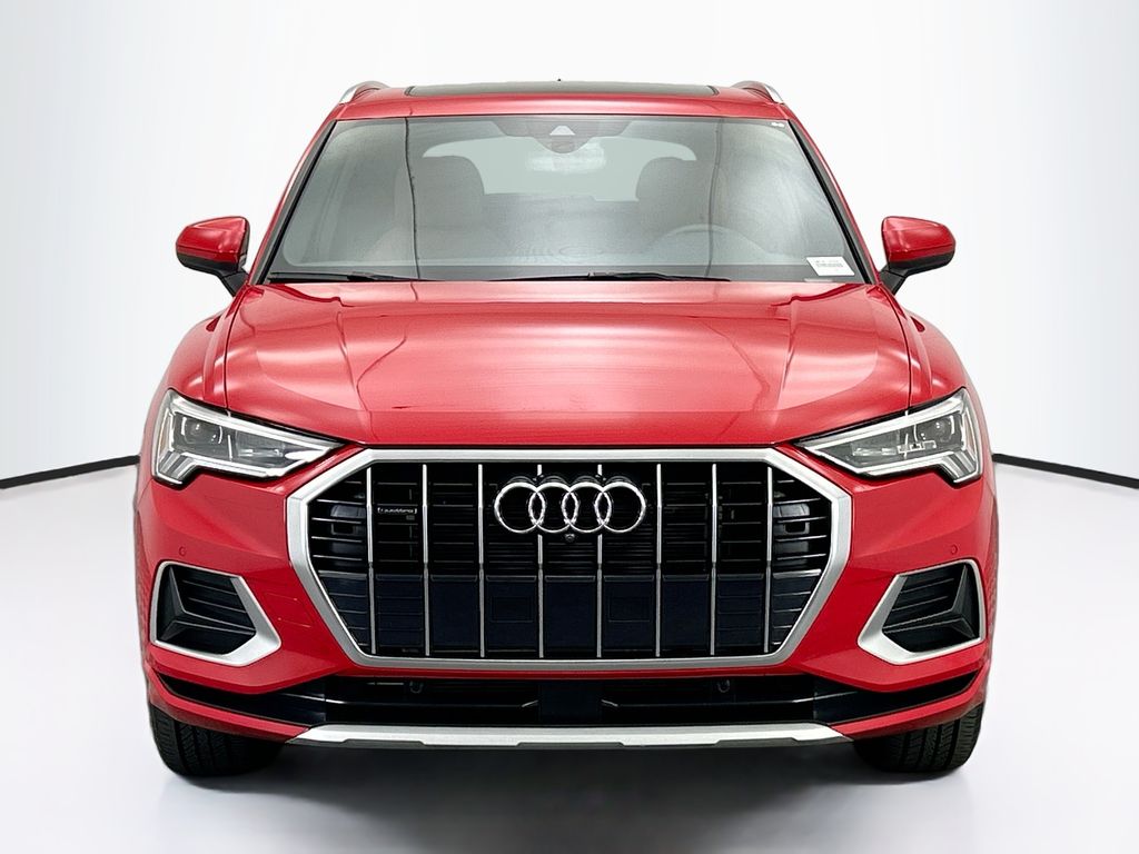 2022 Audi Q3 40 TFSI Premium photo 2