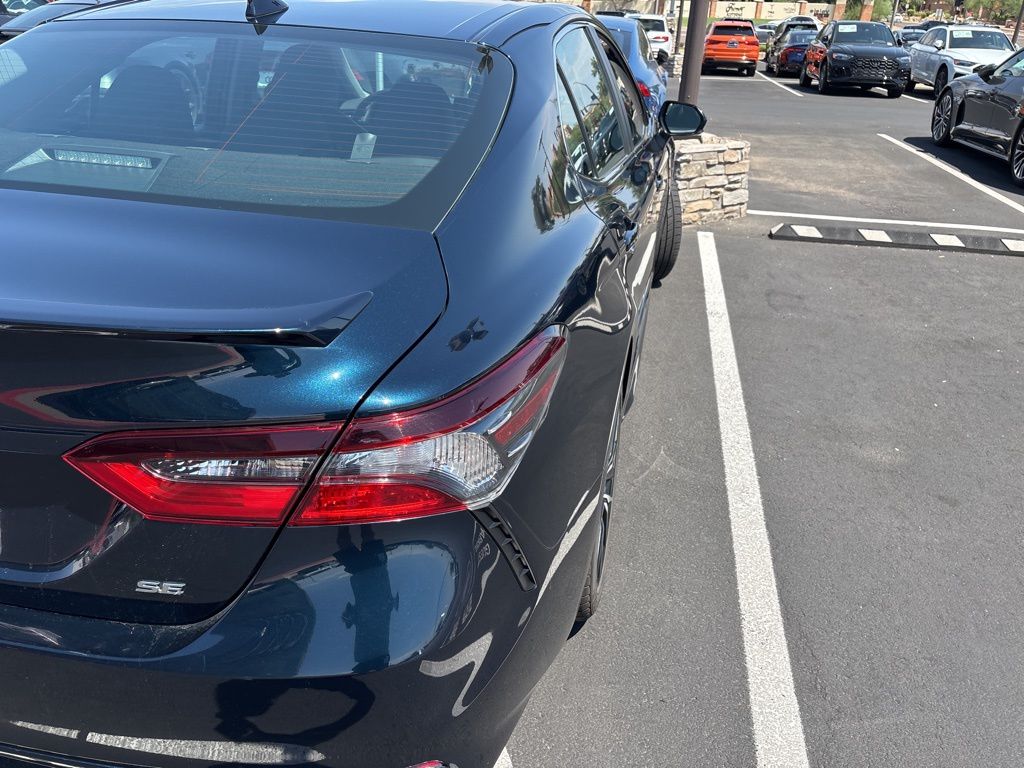 2021 Toyota Camry SE photo 4
