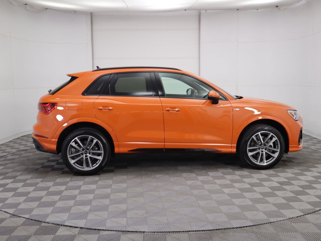 2025 Audi Q3 45 TFSI S line Premium photo 4