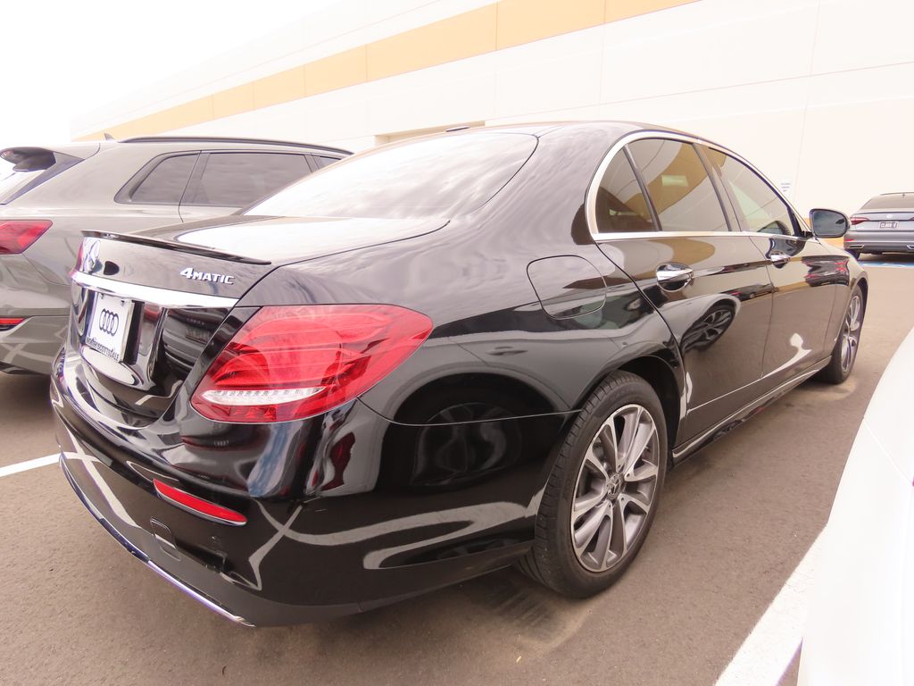 2020 Mercedes Benz E 450 Sedan photo 3