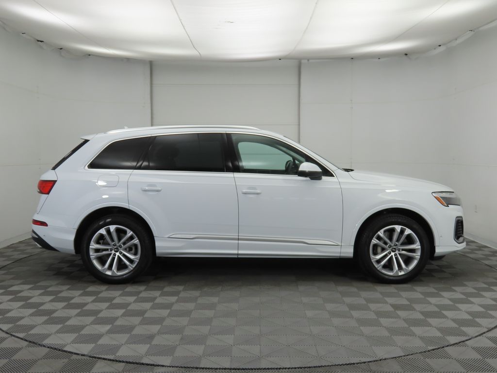 2025 Audi Q7 45 Premium Plus photo 4