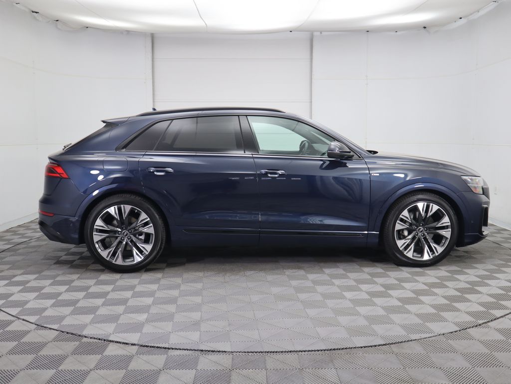 2025 Audi Q8 55 Premium Plus photo 3