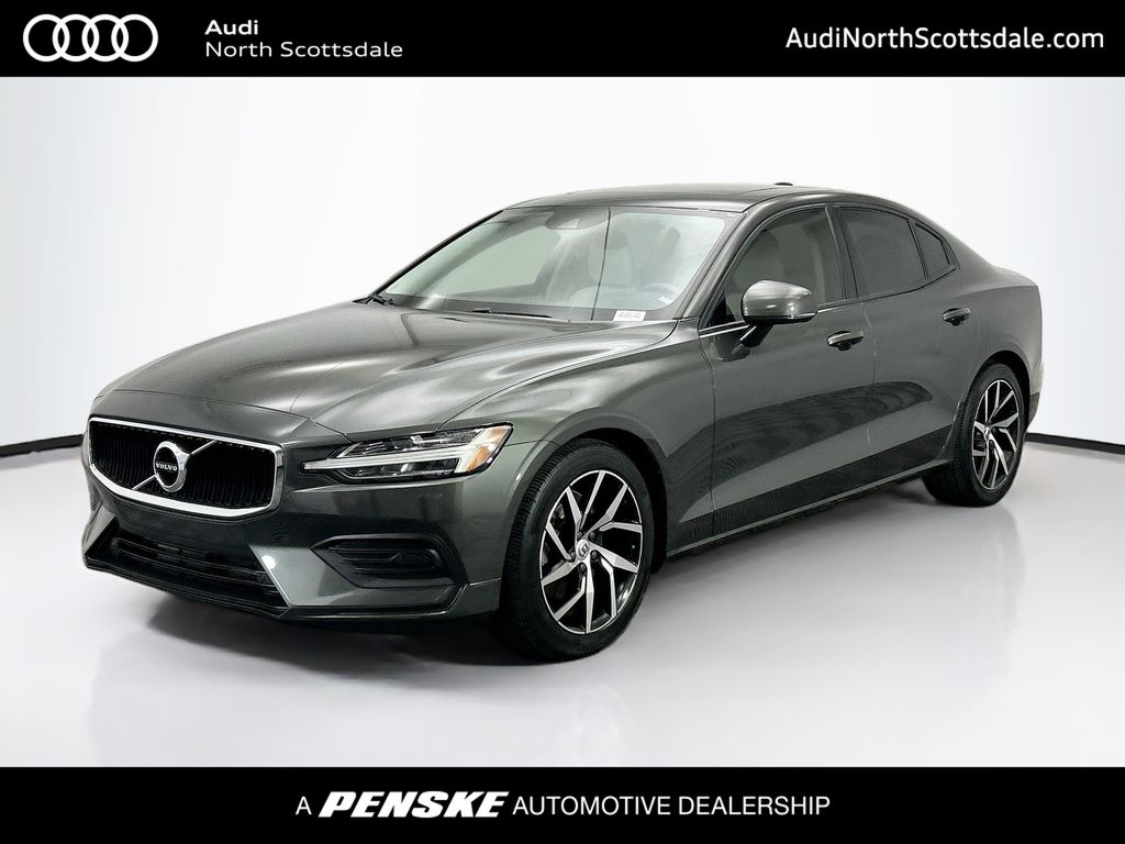 2020 Volvo S60 Momentum's photo