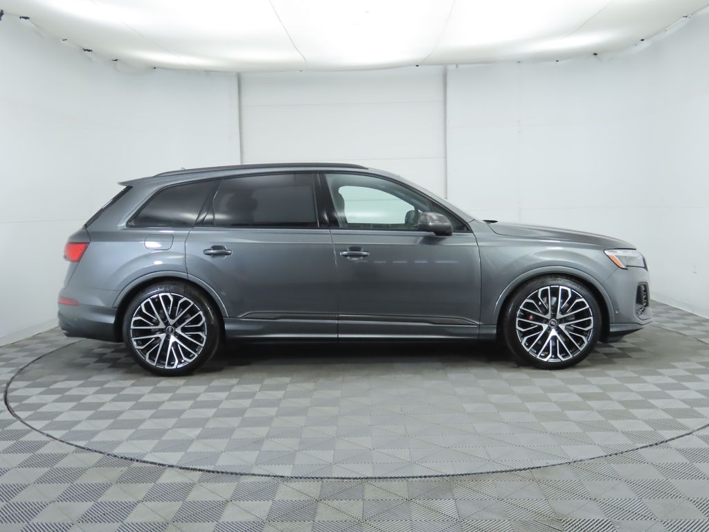 2025 Audi SQ7 Prestige photo 4
