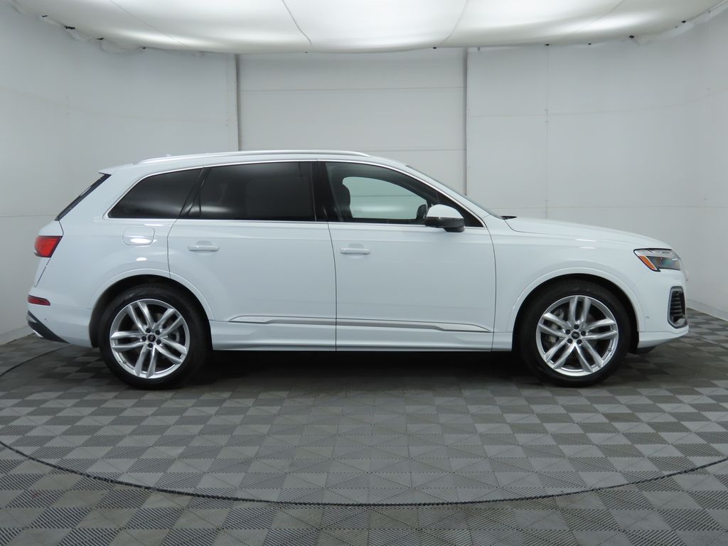 2025 Audi Q7 55 Premium Plus photo 4