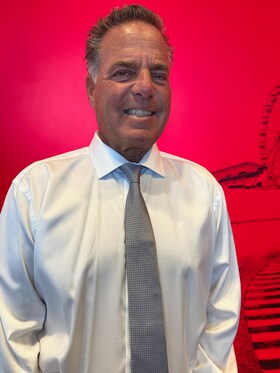 Staff member Larry Goodman from ID_4253c13287fa