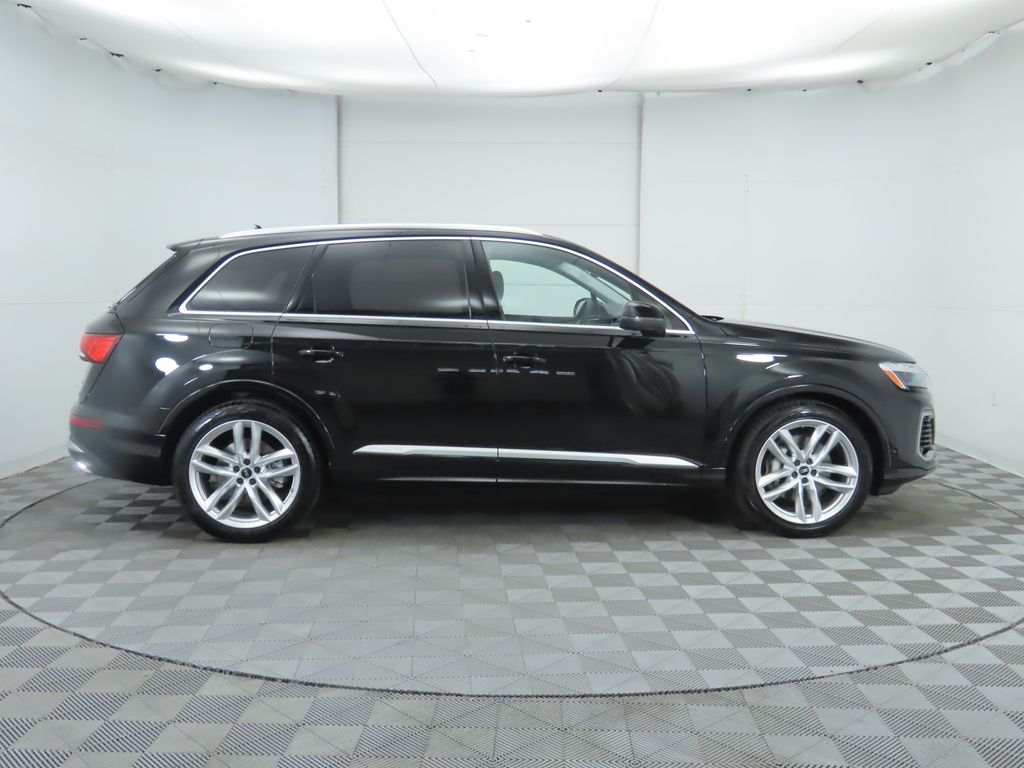 2025 Audi Q7 55 Premium Plus photo 4