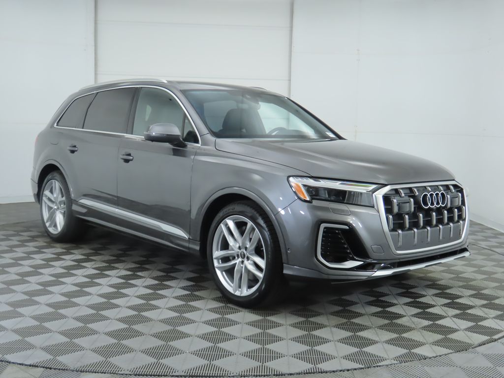 2025 Audi Q7 55 Premium Plus photo 3