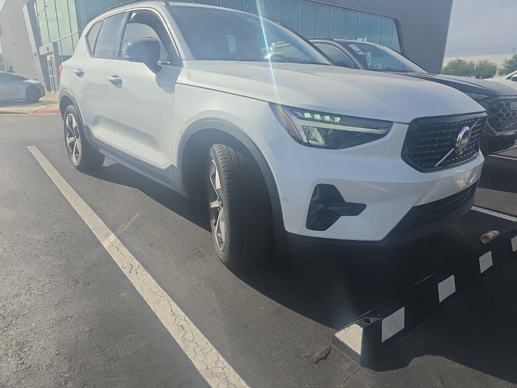 Used 2023 Volvo XC40 B5 Plus Dark Theme SUV