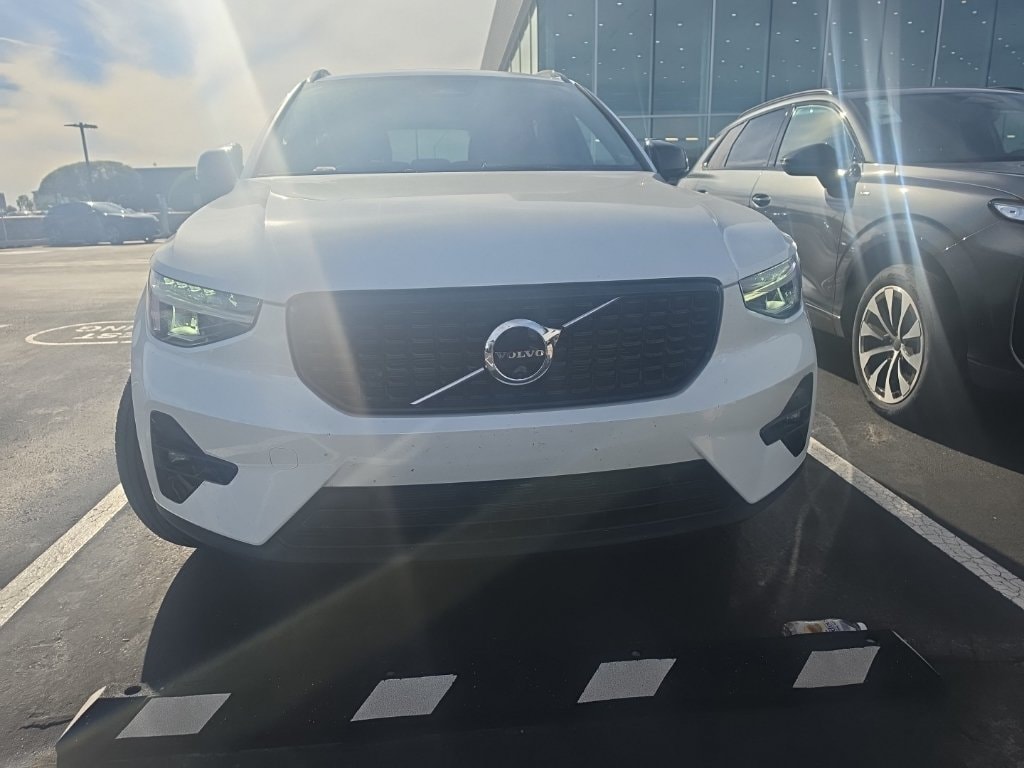 Used 2023 Volvo XC40 B5 Plus Dark Theme SUV