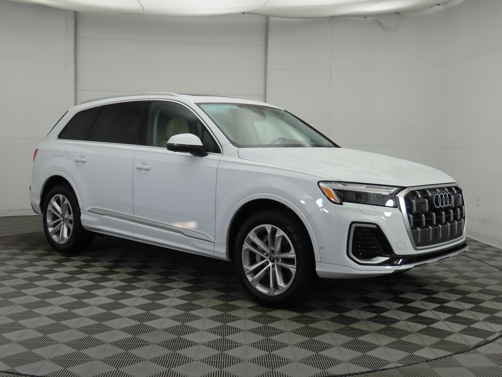 2025 Audi Q7 45 Premium Plus photo 3