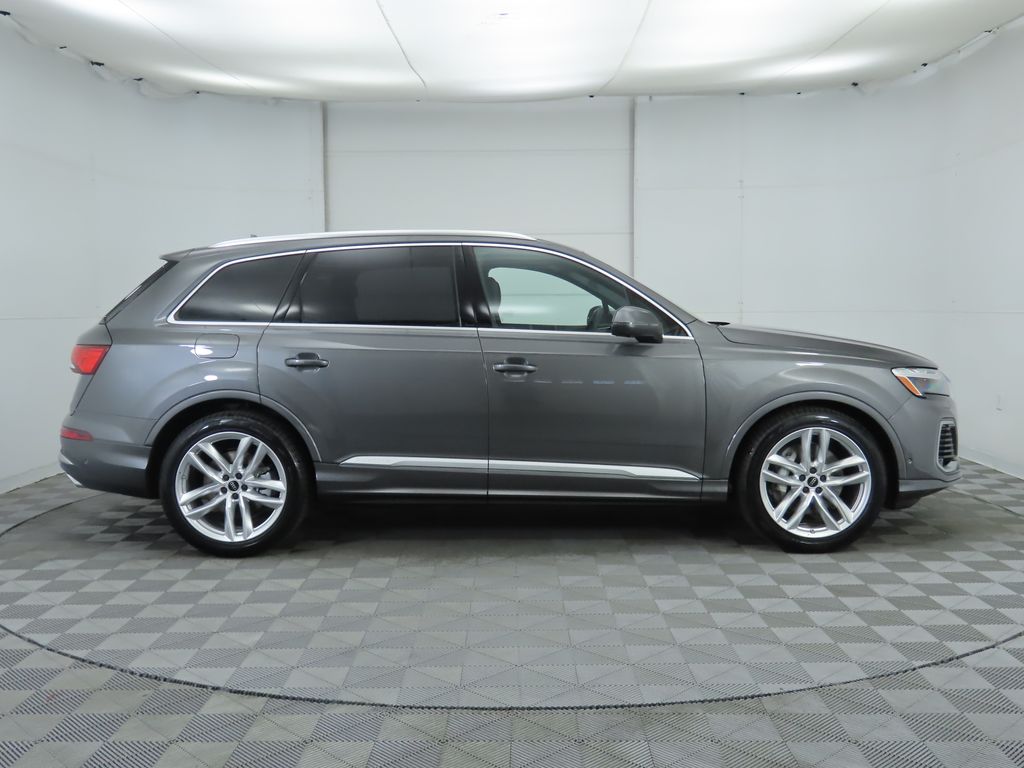 2025 Audi Q7 55 Premium Plus photo 3