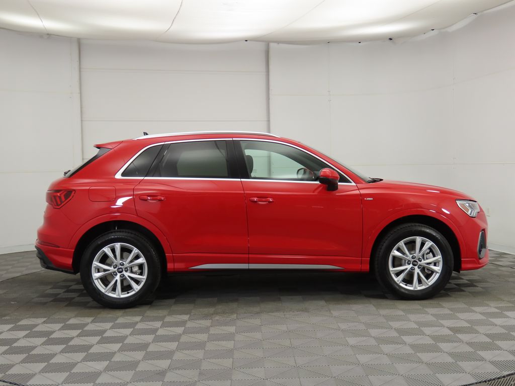 2025 Audi Q3 45 TFSI S line Premium photo 4