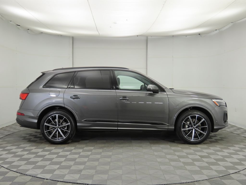 New 2025 Audi Q7 45 Premium SUV