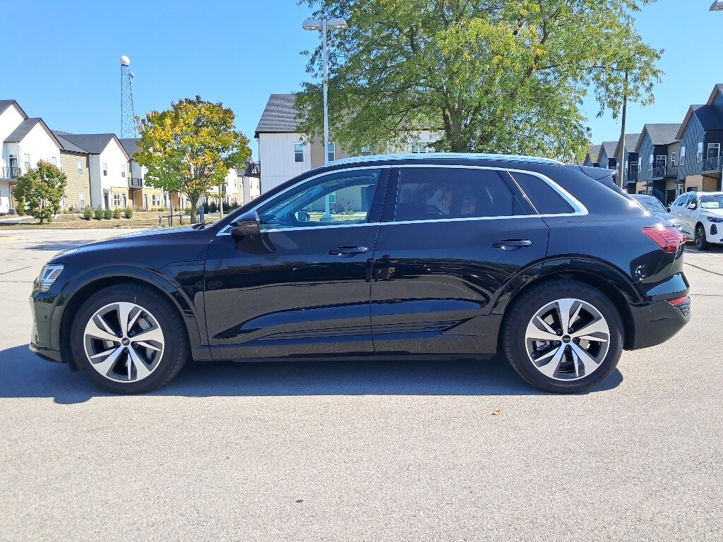2024 Audi Q8 E-tron Premium Plus photo 4