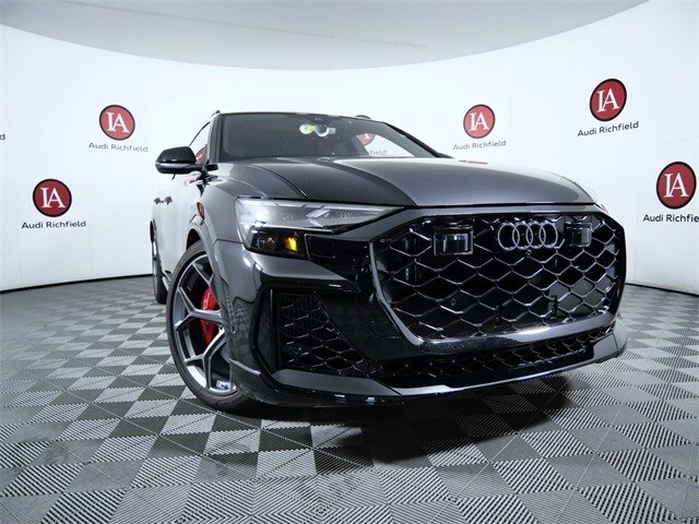 2025 Audi RS Q8 photo 2