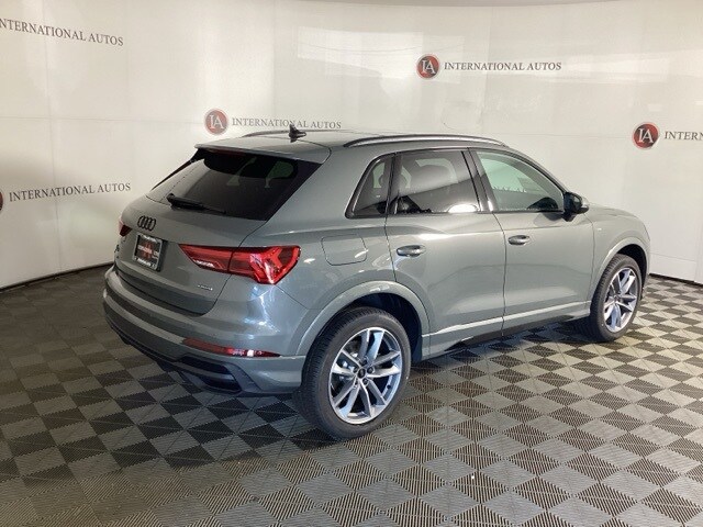 2025 Audi Q3 45 TFSI S line Premium photo 4