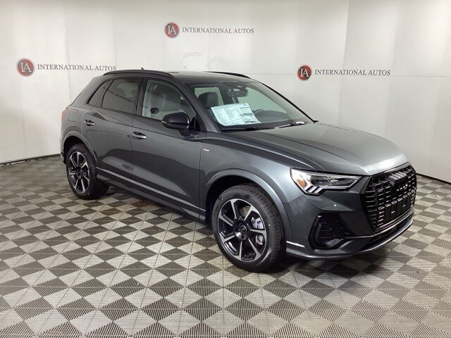 2025 Audi Q3 45 TFSI S line Premium Plus photo 3