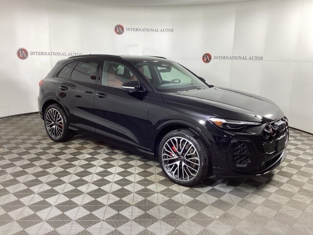 2025 Audi SQ5 Prestige photo 2