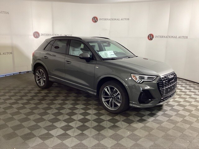 2025 Audi Q3 45 TFSI S line Premium photo 3