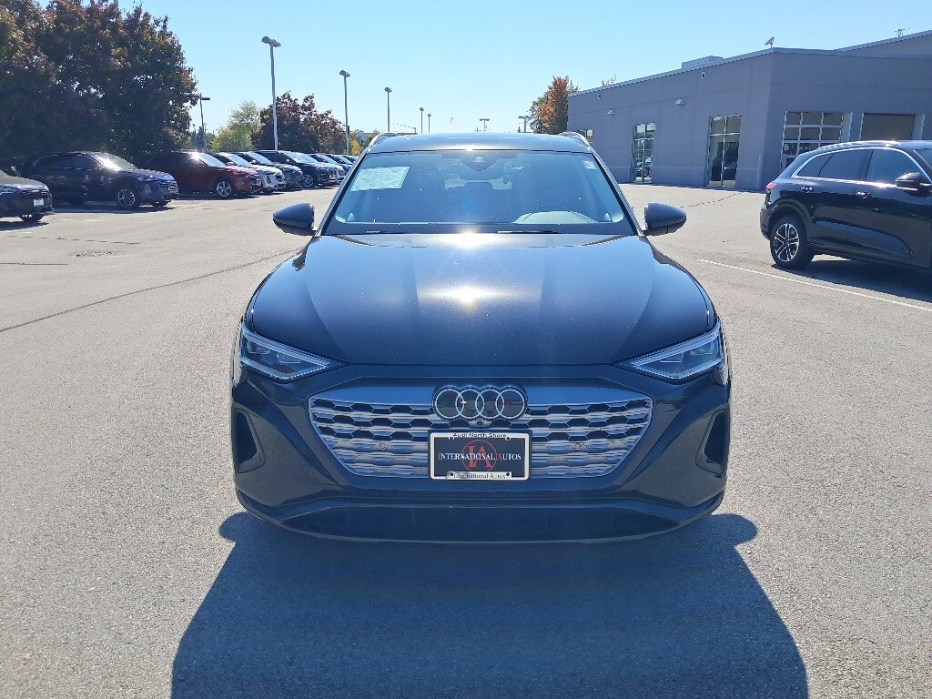 2024 Audi Q8 E-tron Premium Plus photo 2