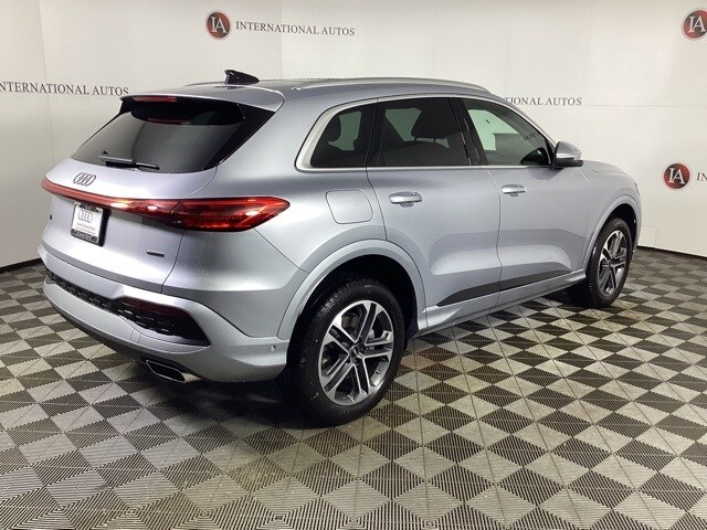 2025 Audi Q5 2.0T Premium Plus photo 2