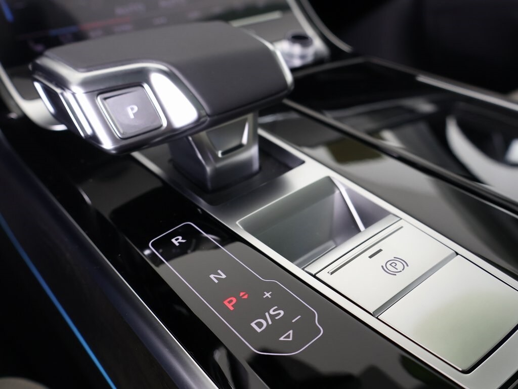 2025 Audi A8 L 55 photo 3