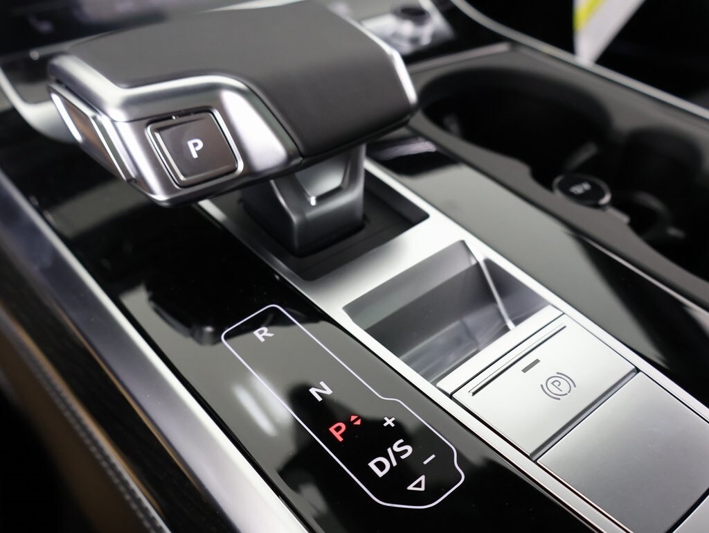2025 Audi Q7 55 Premium Plus photo 3