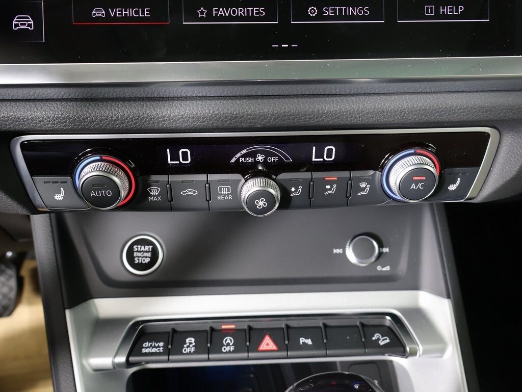 2025 Audi Q3 S line Premium Plus photo 4