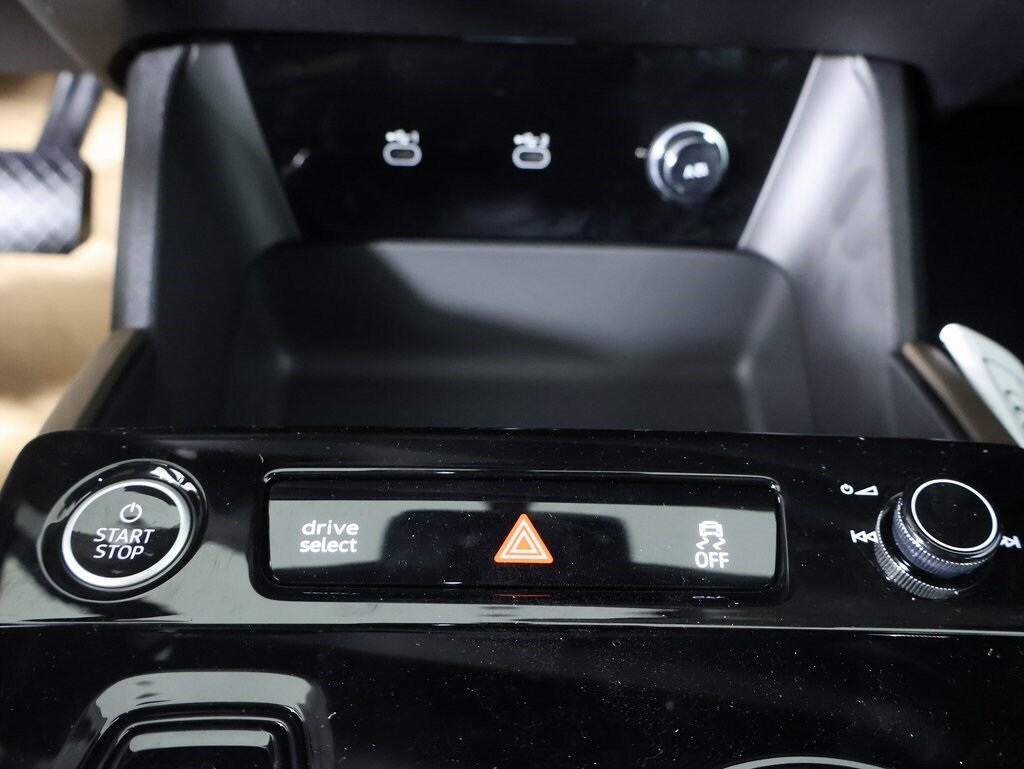 2025 Audi Q6 E-tron Premium Plus photo 4
