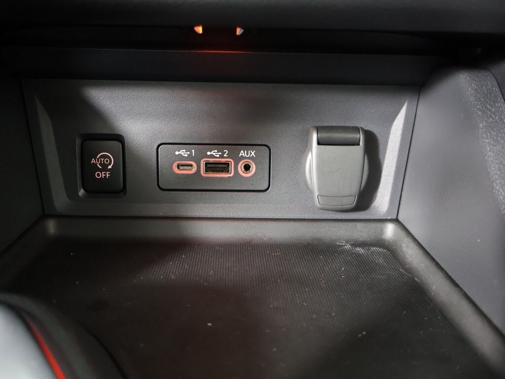 2025 Nissan Sentra SR photo 4