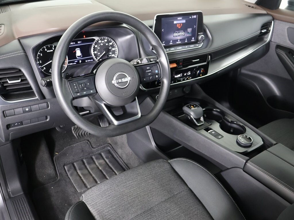 2022 Nissan Rogue SV photo 2