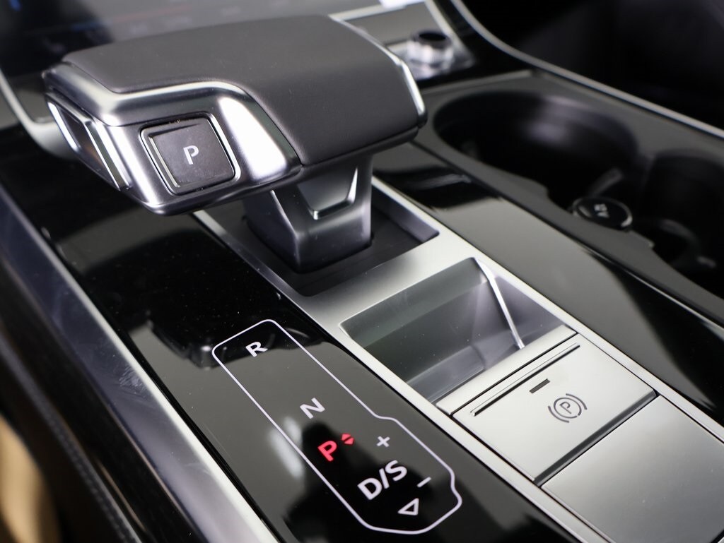 2025 Audi Q7 55 Premium Plus photo 3